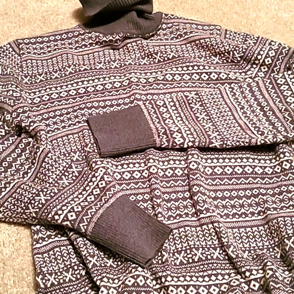 NWOT Cozy cabin sweater - Picture 2 of 5